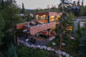 Award Winning Modern Luxury Chalet On River I Hot Tub I Amazing Views I Best Price I FREE Adventures Daily
